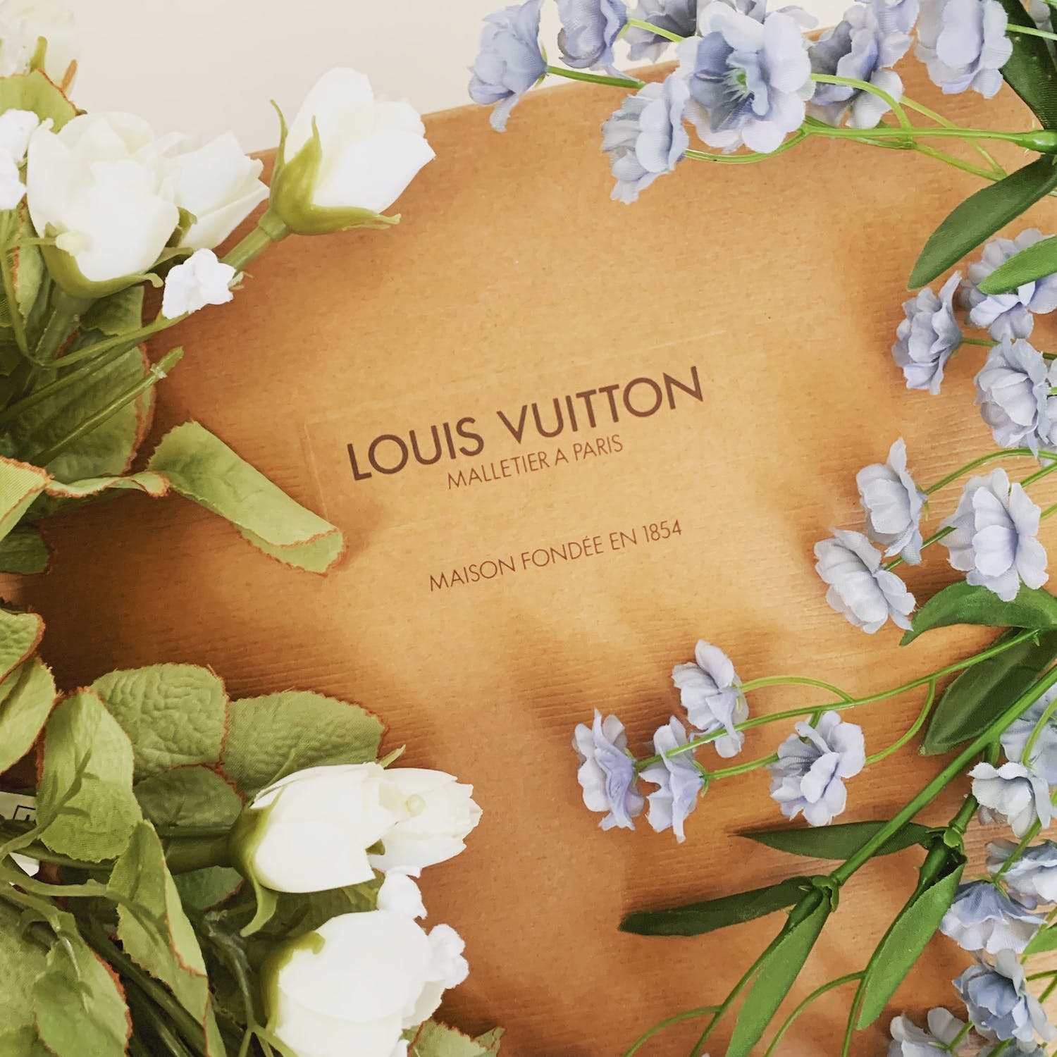 Louis Vuitton gift box Malletier A Paris Maison Fondee En 1854